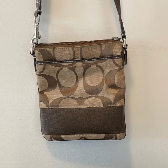 Coach sling bag - classic design - very lightly used - Picture 1 of 2
